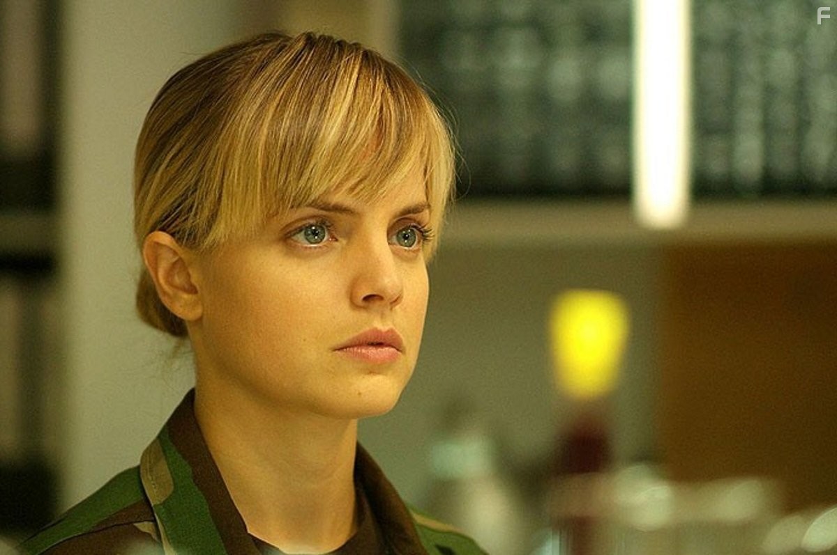 Mena Suvari in День мертвецов (2008)