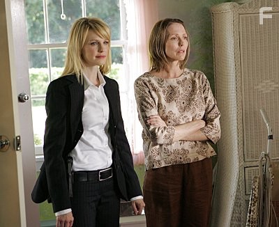 Susan Blakely and Kathryn Morris in Детектив Раш (2003)