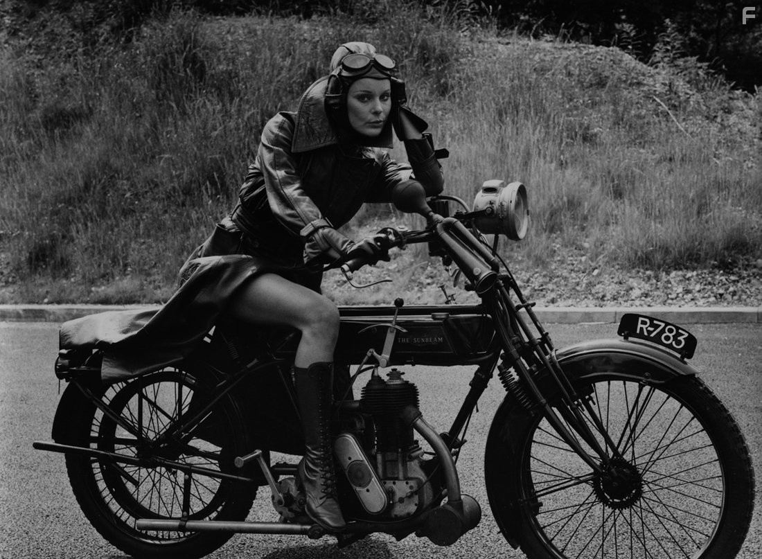 Elke Sommer in Цеппелин (1971)