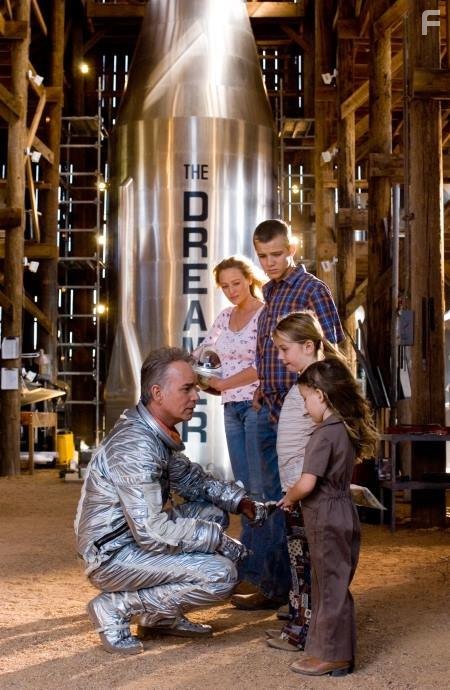 Virginia Madsen and Billy Bob Thornton in Астронавт Фармер (2006)