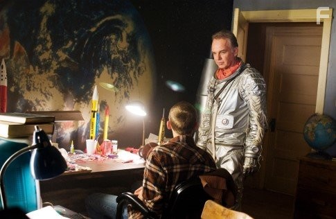 Billy Bob Thornton and Max Thieriot in Астронавт Фармер (2006)