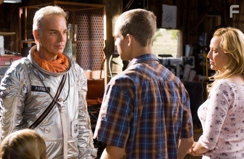 Virginia Madsen, Billy Bob Thornton, and Max Thieriot in Астронавт Фармер (2006)