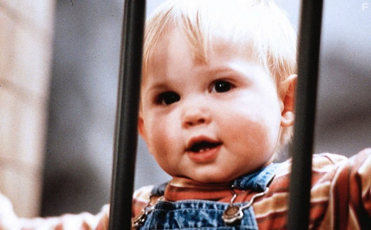 Младенец на прогулке, или Ползком от гангстеров (1994)