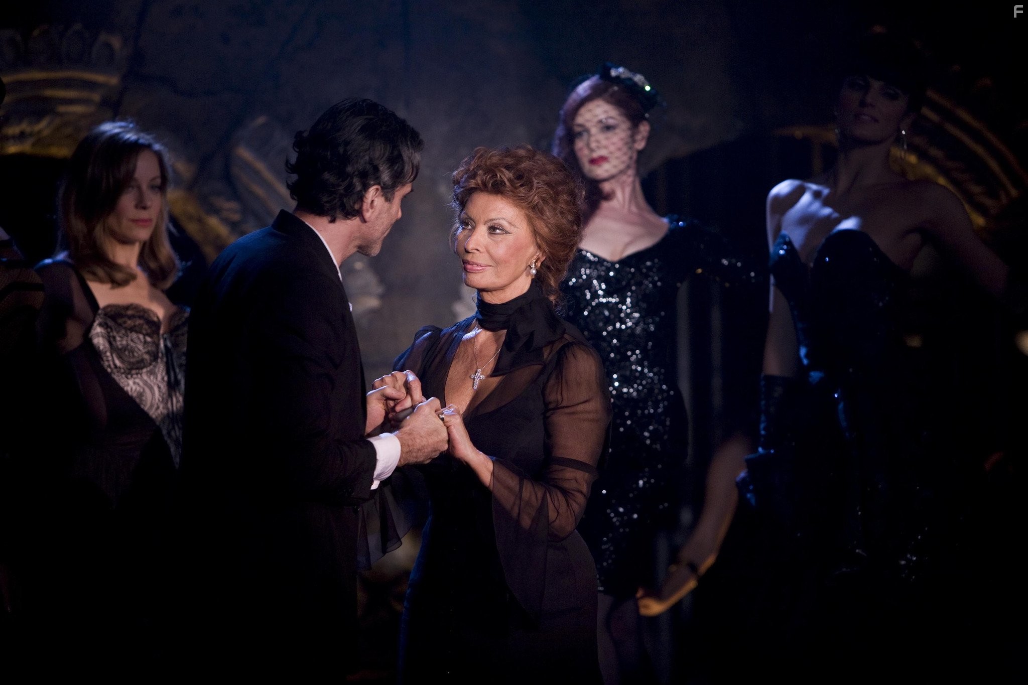 Sophia Loren and Daniel Day-Lewis in Девять (2009)