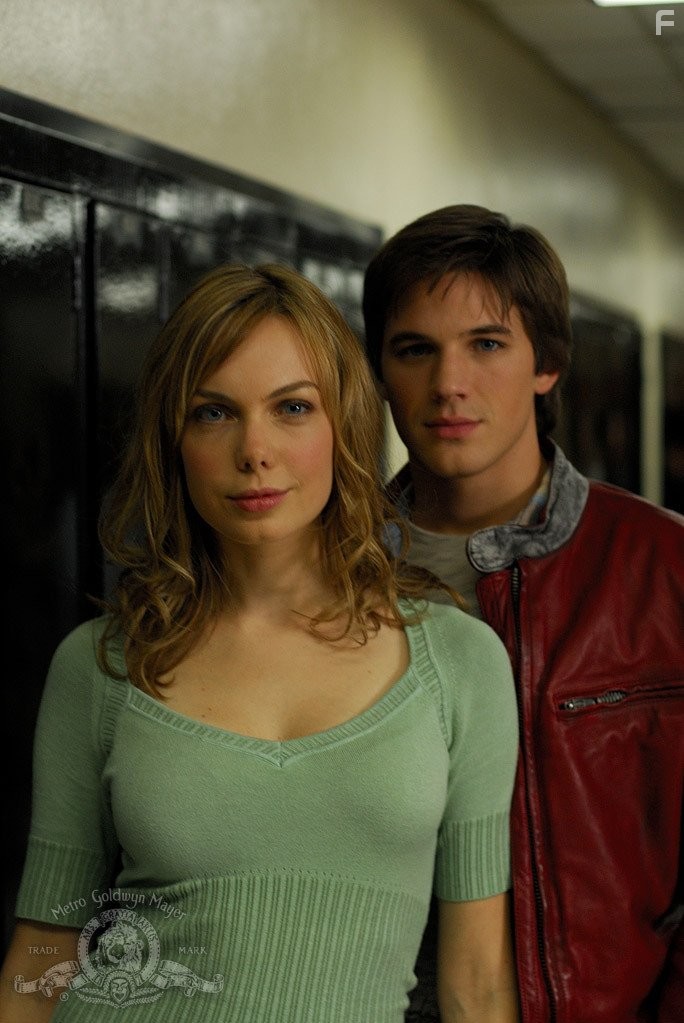 Amanda Walsh and Matt Lanter in Военные игры: Смертельный код (2008)