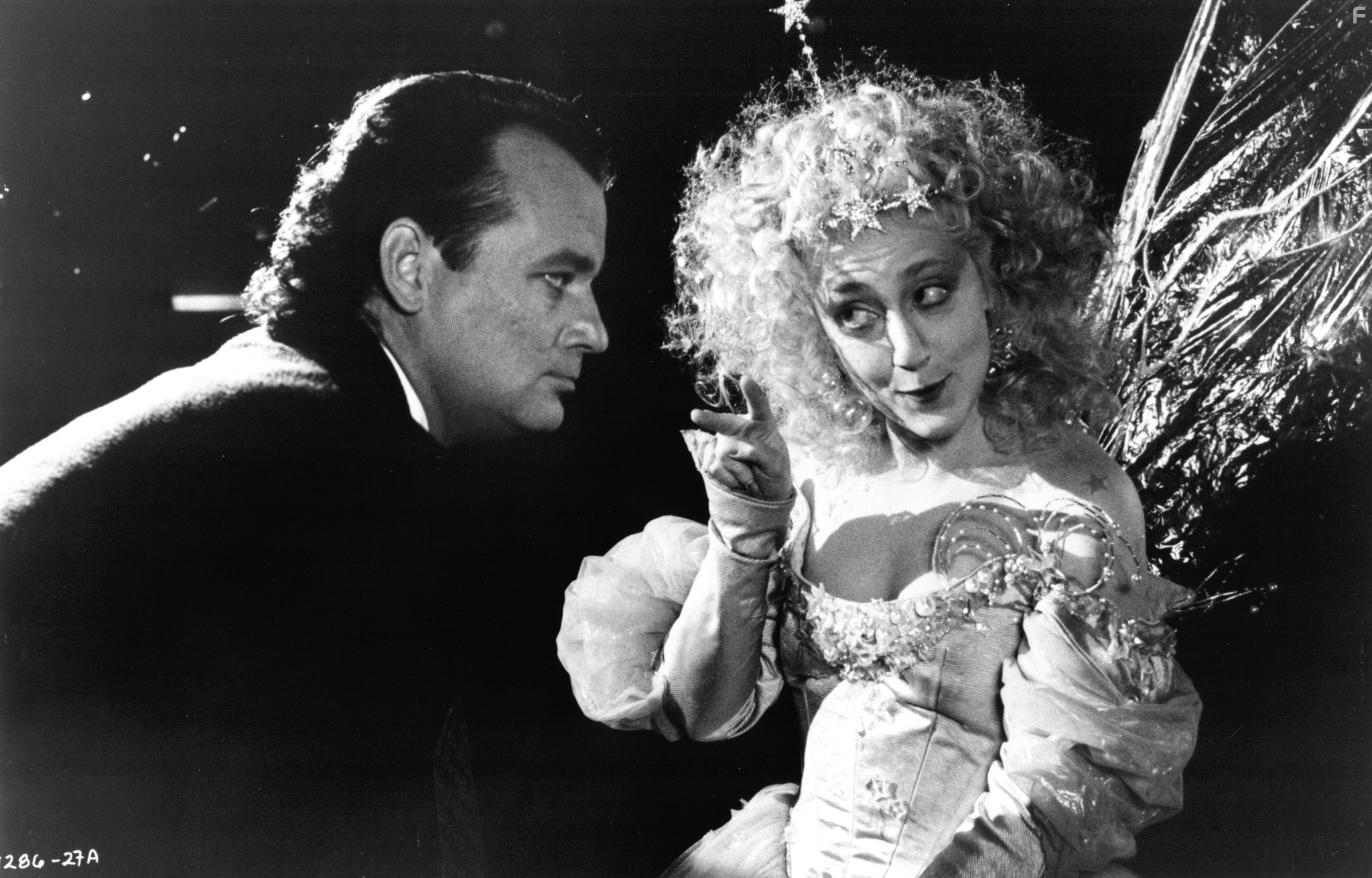 Bill Murray and Carol Kane in Новая рождественская сказка (1988)
