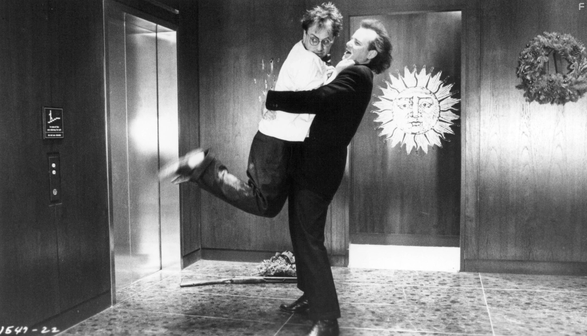 Bill Murray and Bobcat Goldthwait in Новая рождественская сказка (1988)