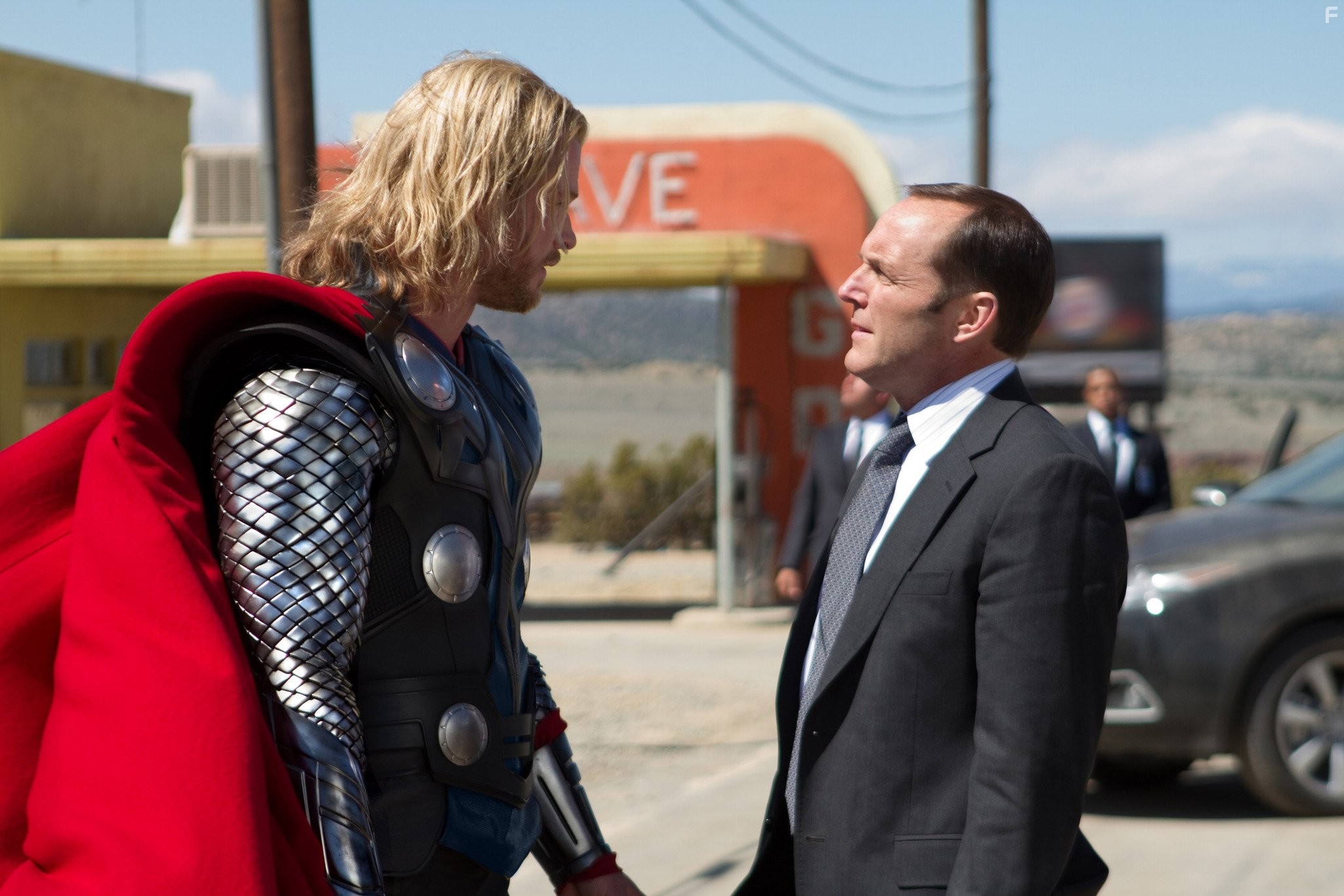 Clark Gregg and Chris Hemsworth in Тор (2011)