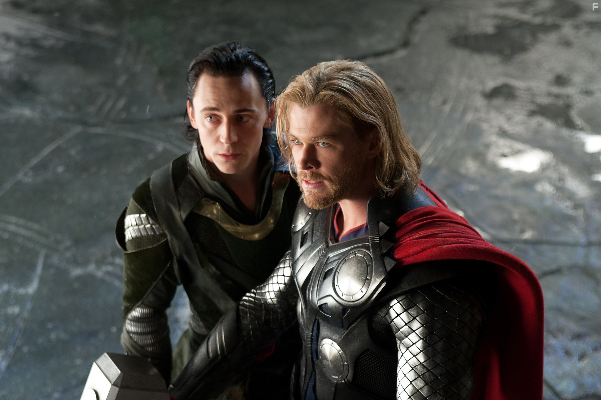 Tom Hiddleston and Chris Hemsworth in Тор (2011)