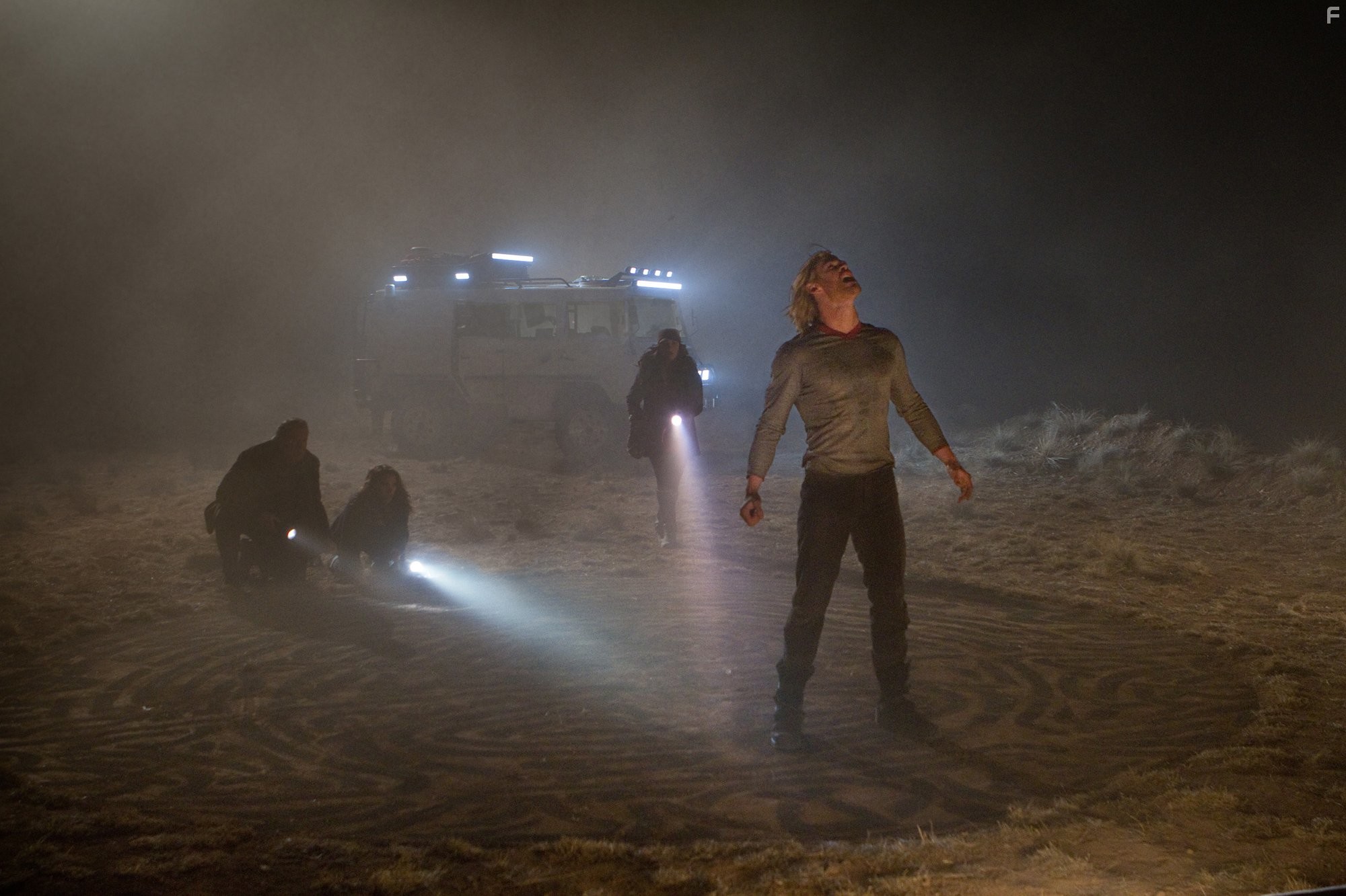 Natalie Portman, Stellan Skarsg?rd, Kat Dennings, and Chris Hemsworth in Тор (2011)