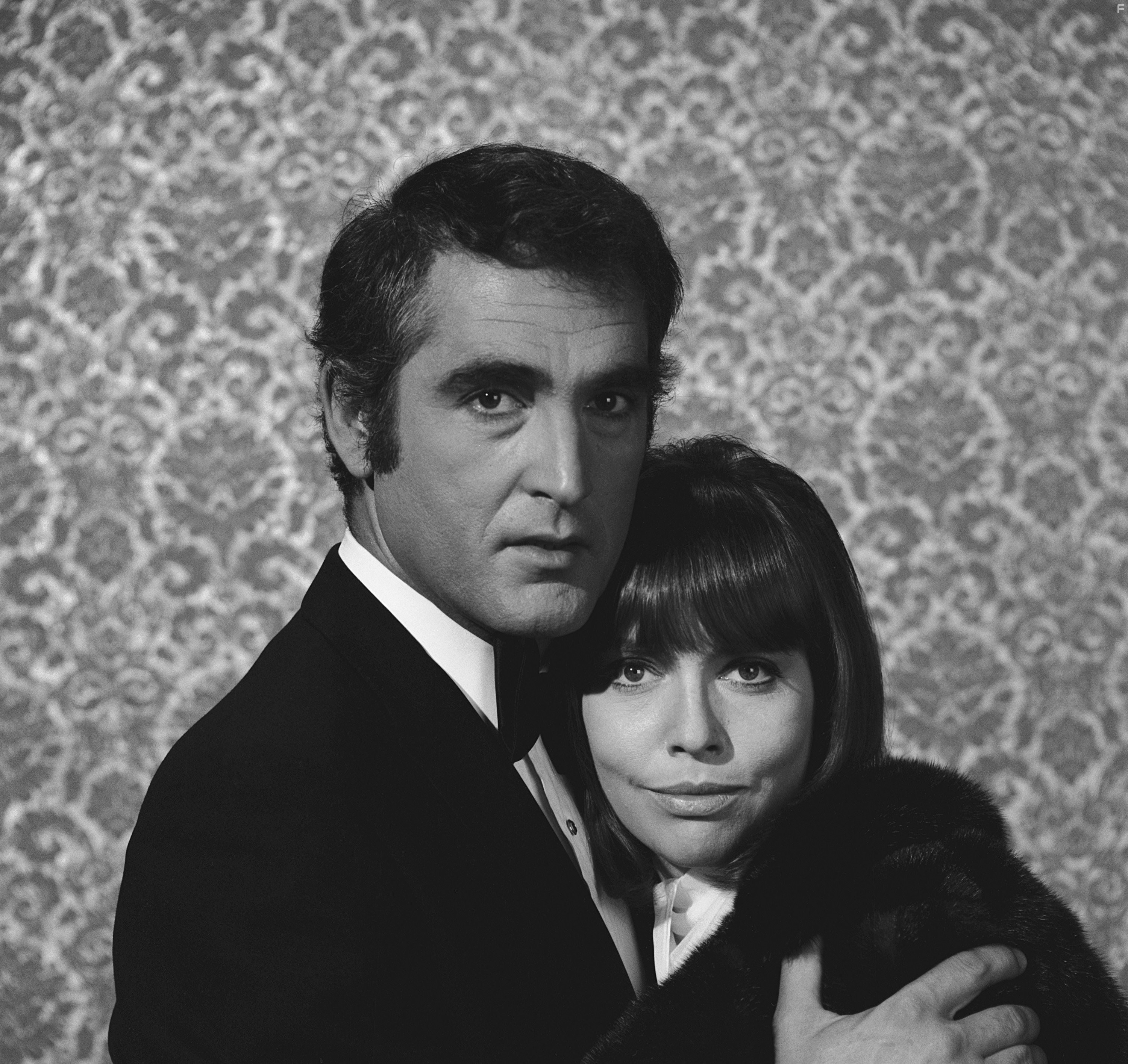 Jacques Bergerac and Barbara Feldon in Напряги извилины (1965)