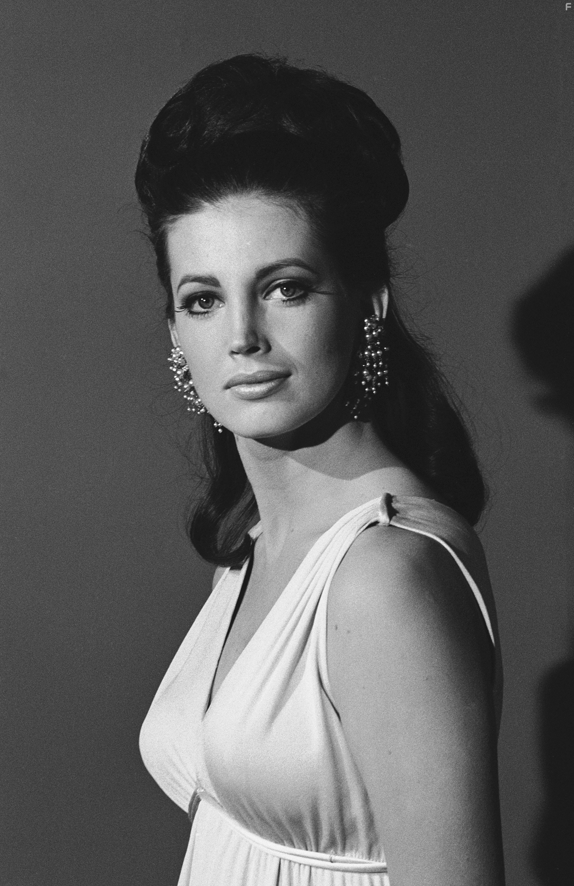 Gayle Hunnicutt in Напряги извилины (1965)
