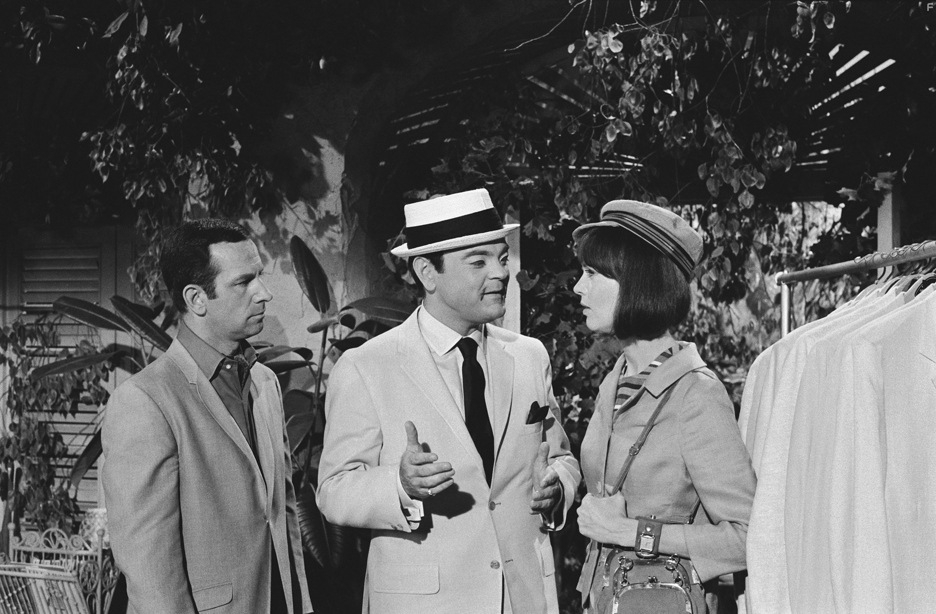 Don Adams, Barbara Feldon, and Joey Forman in Напряги извилины (1965)