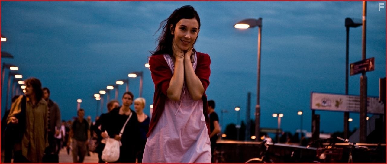 Sibel Kekilli in Чyжая (2010)