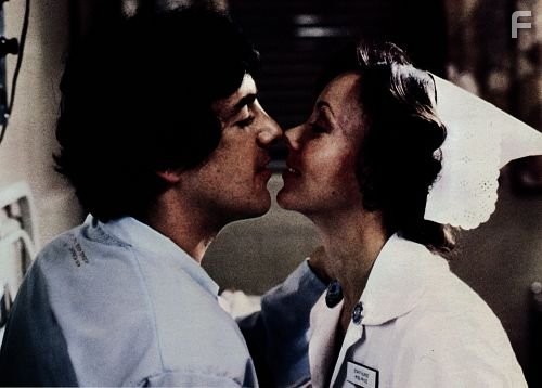 Jenny Agutter and David Naughton in Американский оборотень в Лондоне (1981)