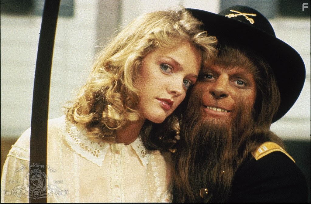 Michael J. Fox and Lorie Griffin in Вoлчонок (1985)