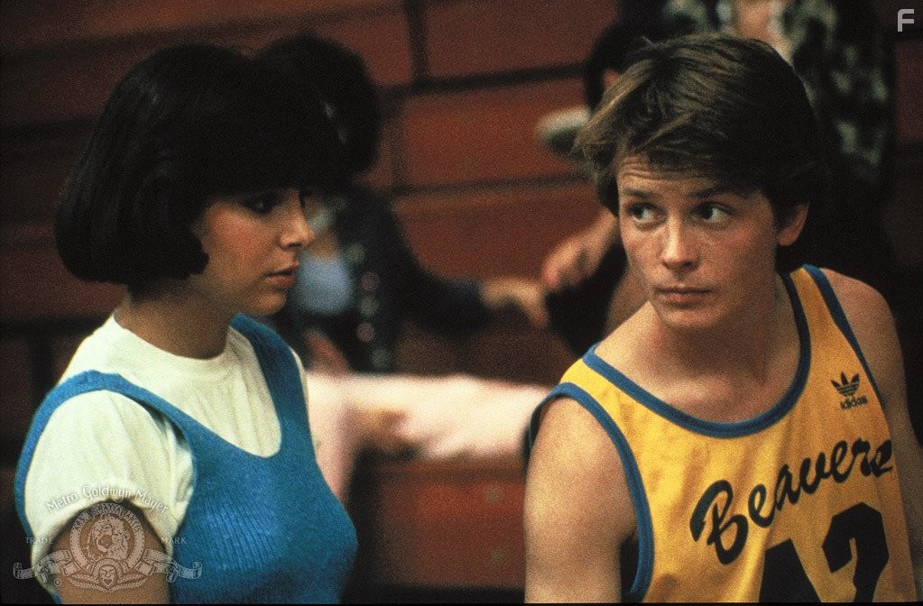 Michael J. Fox and Susan Ursitti in Вoлчонок (1985)
