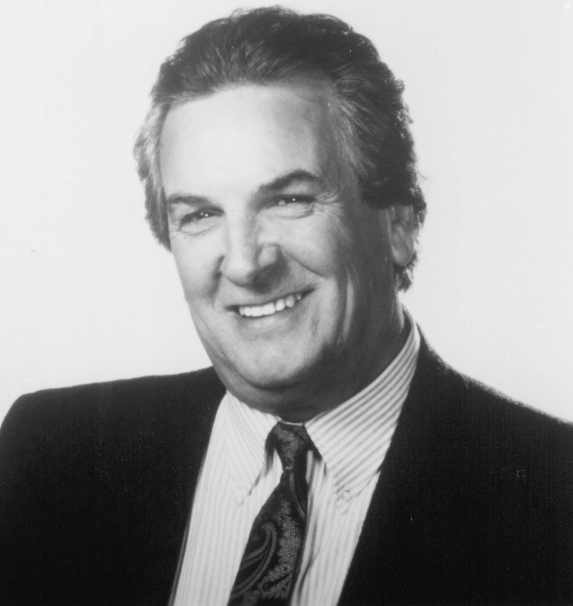Danny Aiello in Еще кружок (1991)