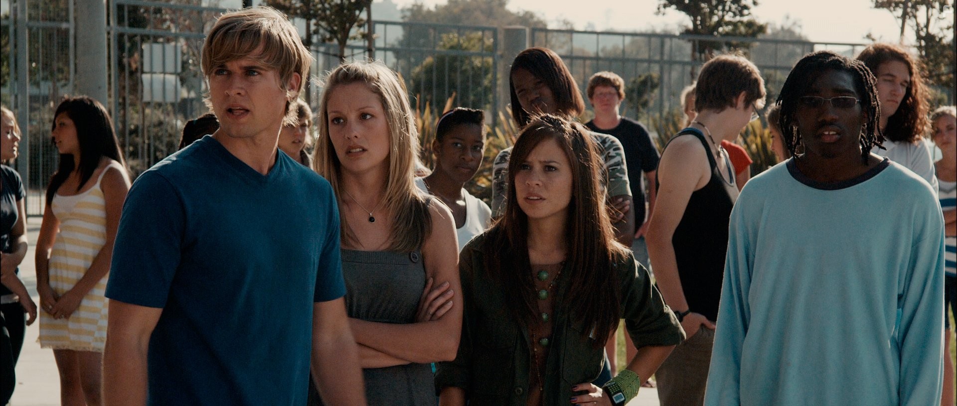 Randy Wayne, Deja Kreutzberg, Kim Hidalgo, and Orin Mozon in Спасти жизнь (2009)
