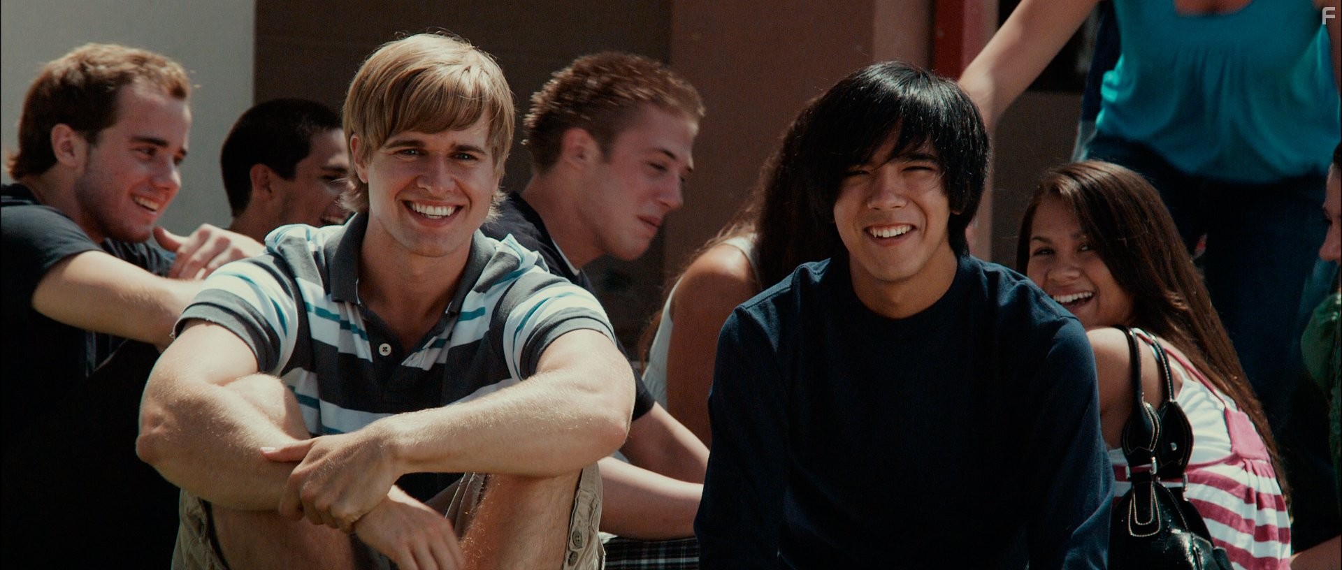 Sean Michael Afable and Randy Wayne in Спасти жизнь (2009)