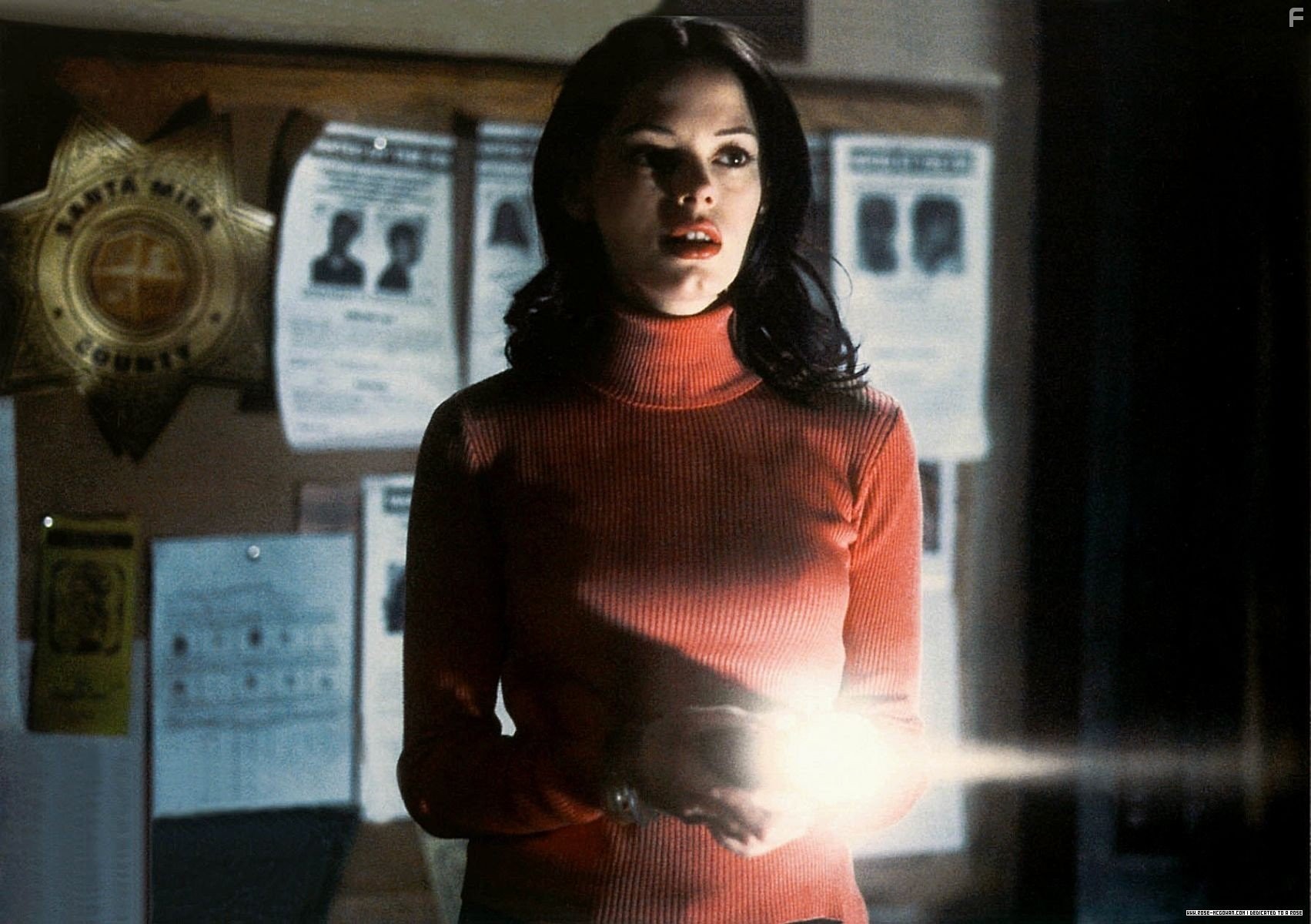 Rose McGowan in Фантомы (1998)