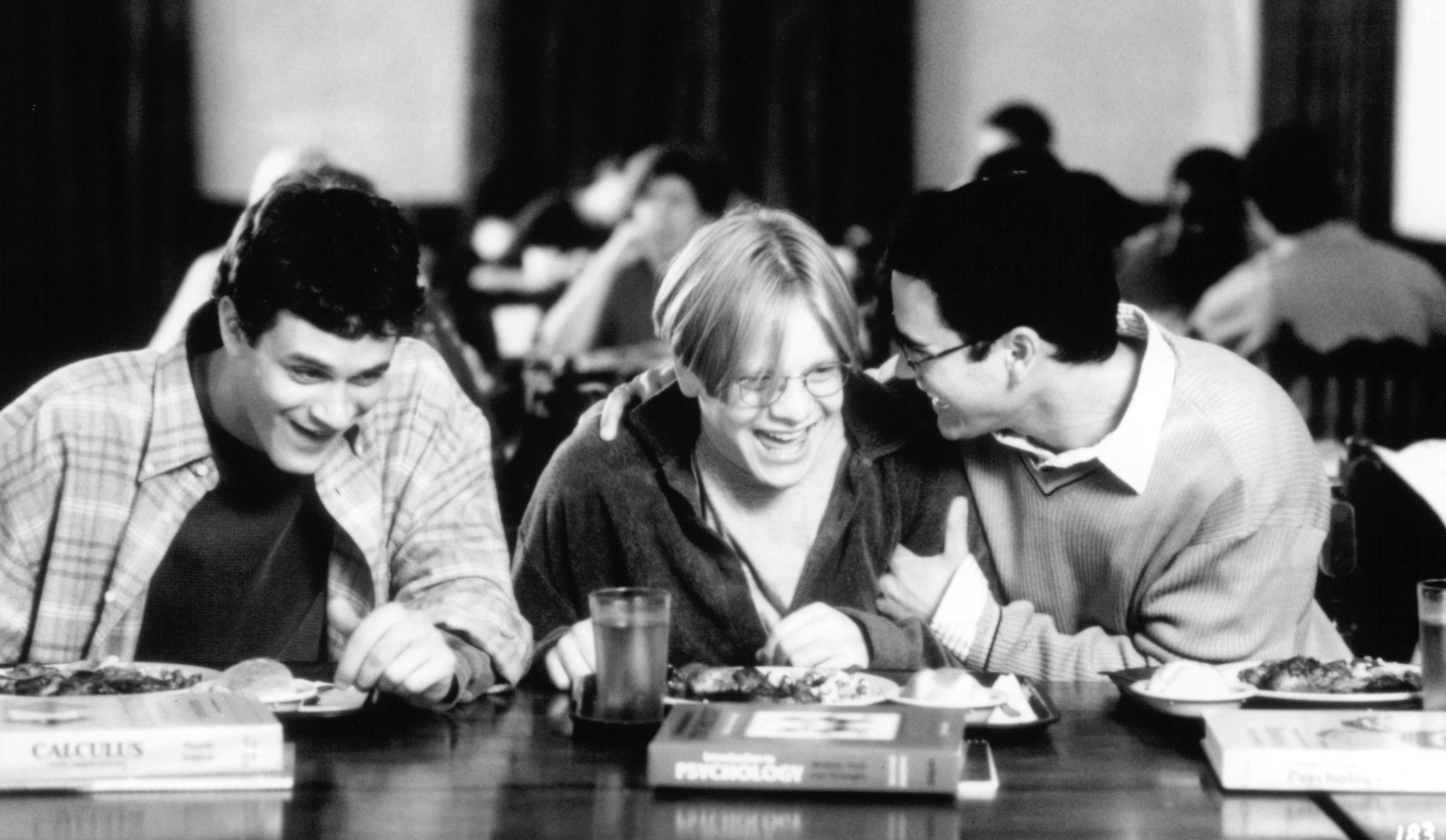 Mark-Paul Gosselaar and Tom Everett Scott in Мертвец в колледже (1998)