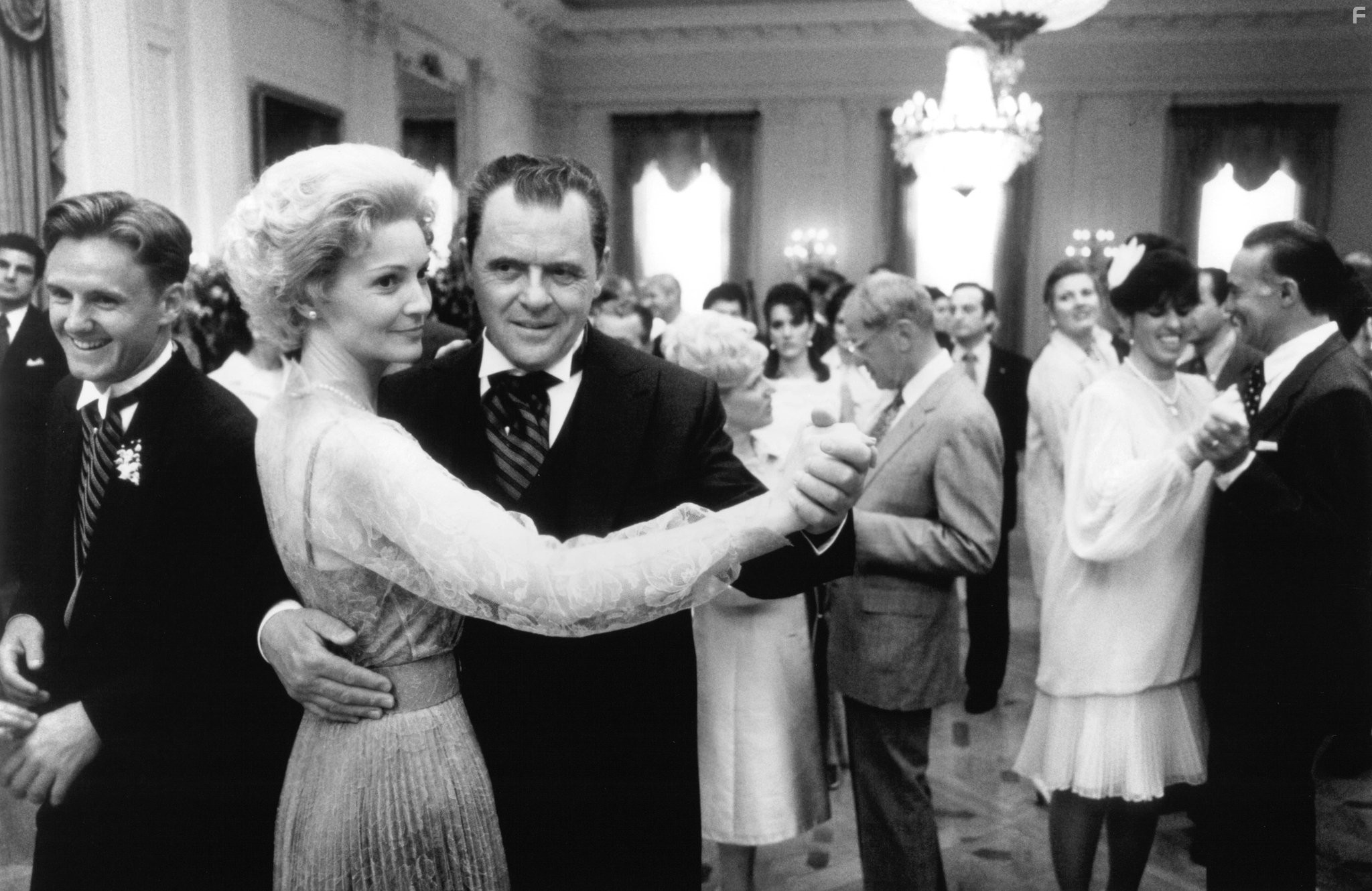 Anthony Hopkins and Joan Allen in Никсон (1995)