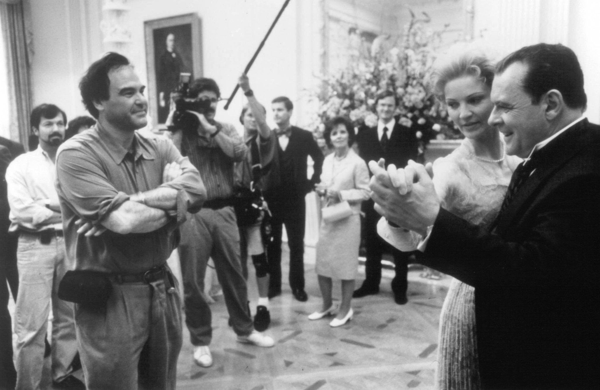 Anthony Hopkins, Oliver Stone, and Joan Allen in Никсон (1995)