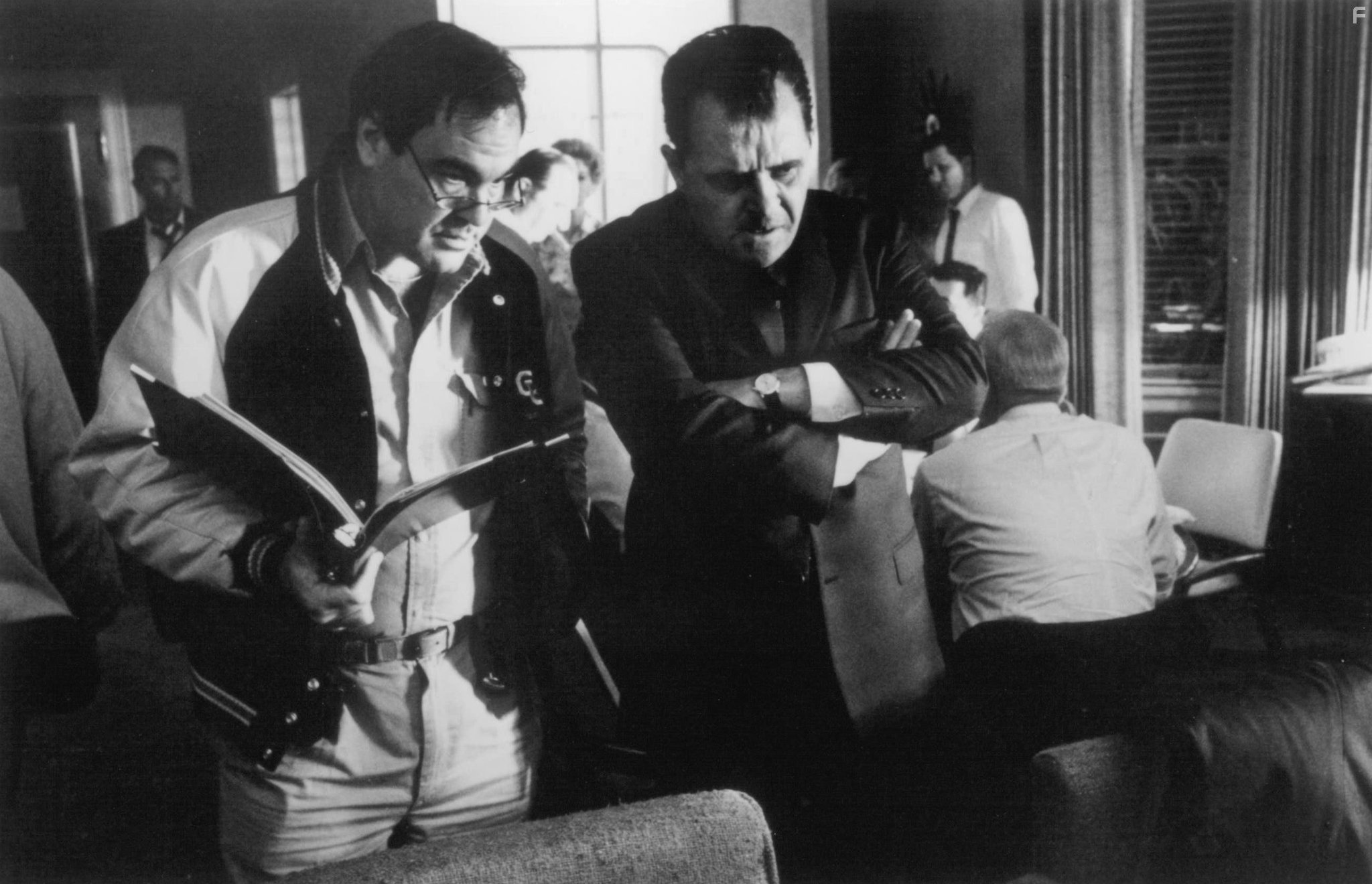 Anthony Hopkins and Oliver Stone in Никсон (1995)