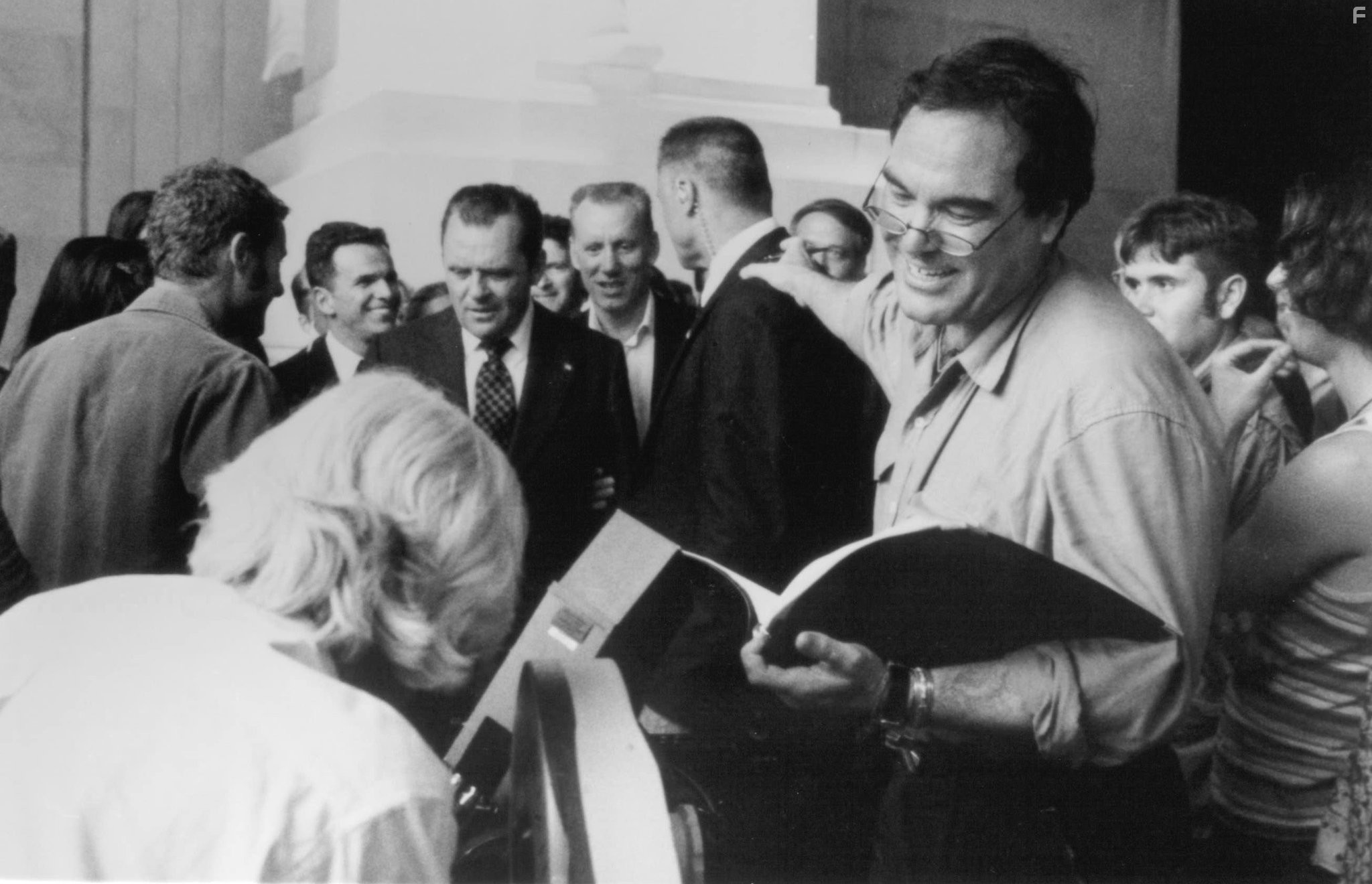 Anthony Hopkins, Oliver Stone, and James Woods in Никсон (1995)