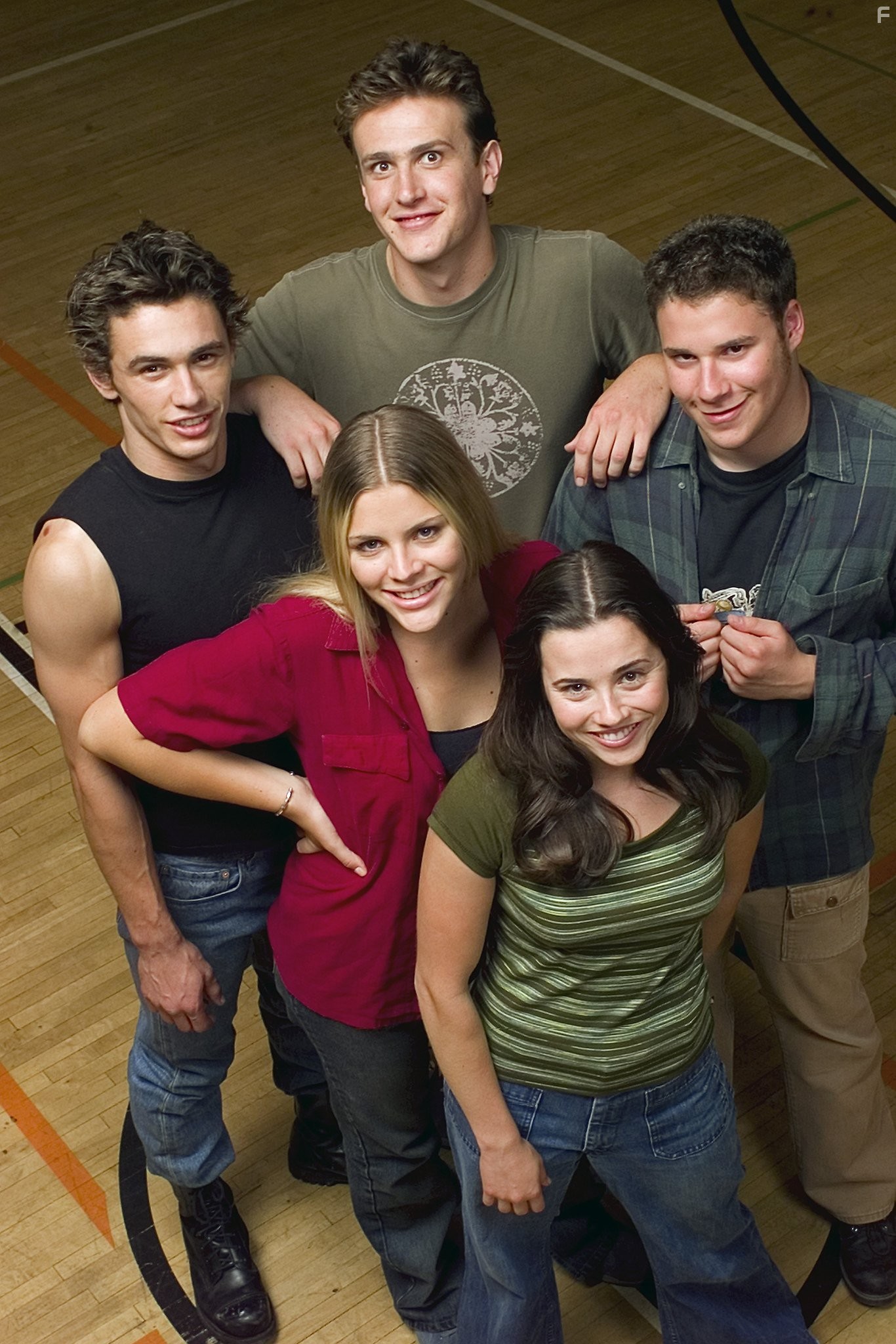 Linda Cardellini, Busy Philipps, James Franco, Seth Rogen, and Jason Segel in Хулиганы и ботаны (1999)