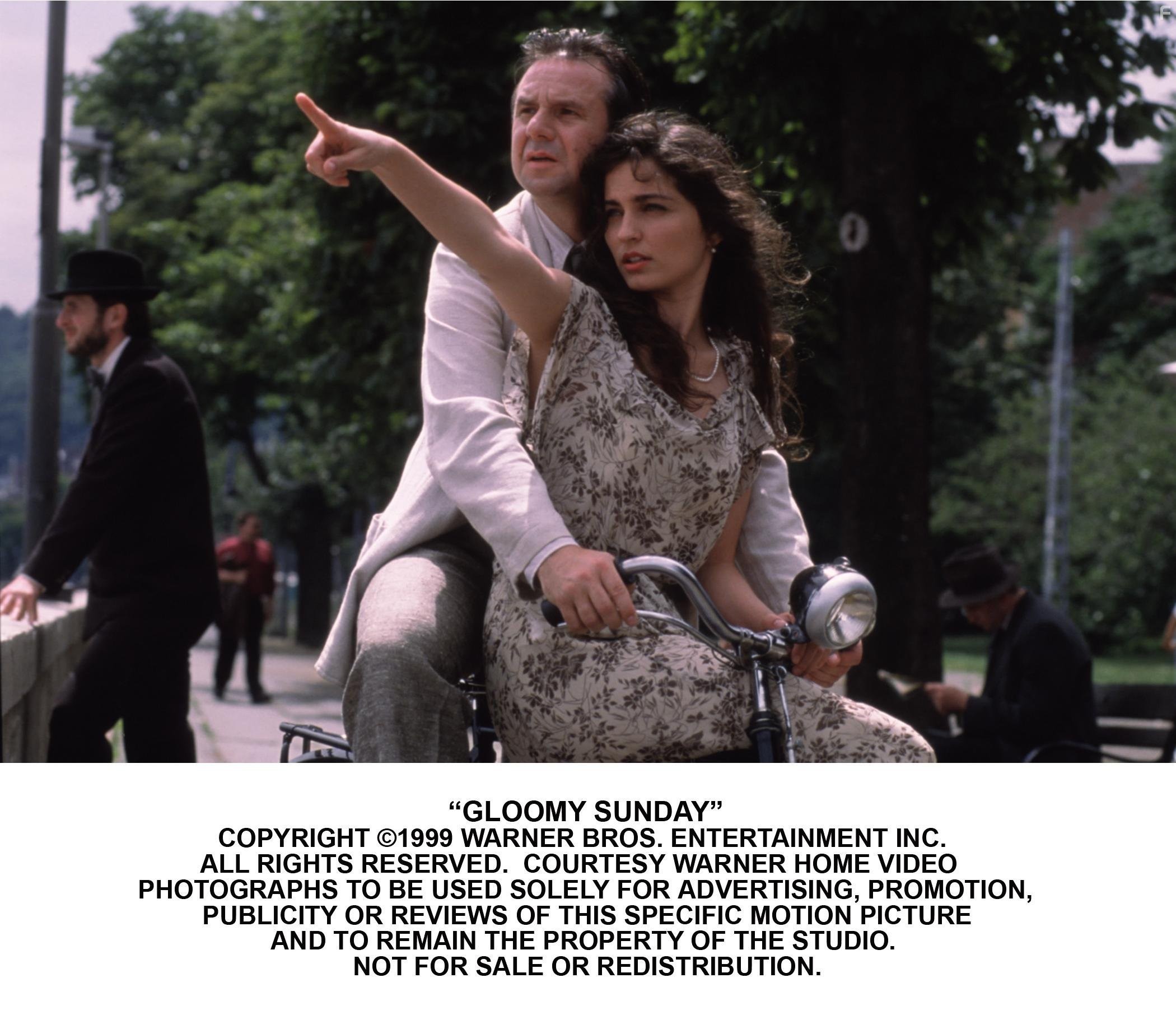 Мрачное воскресенье (1999)