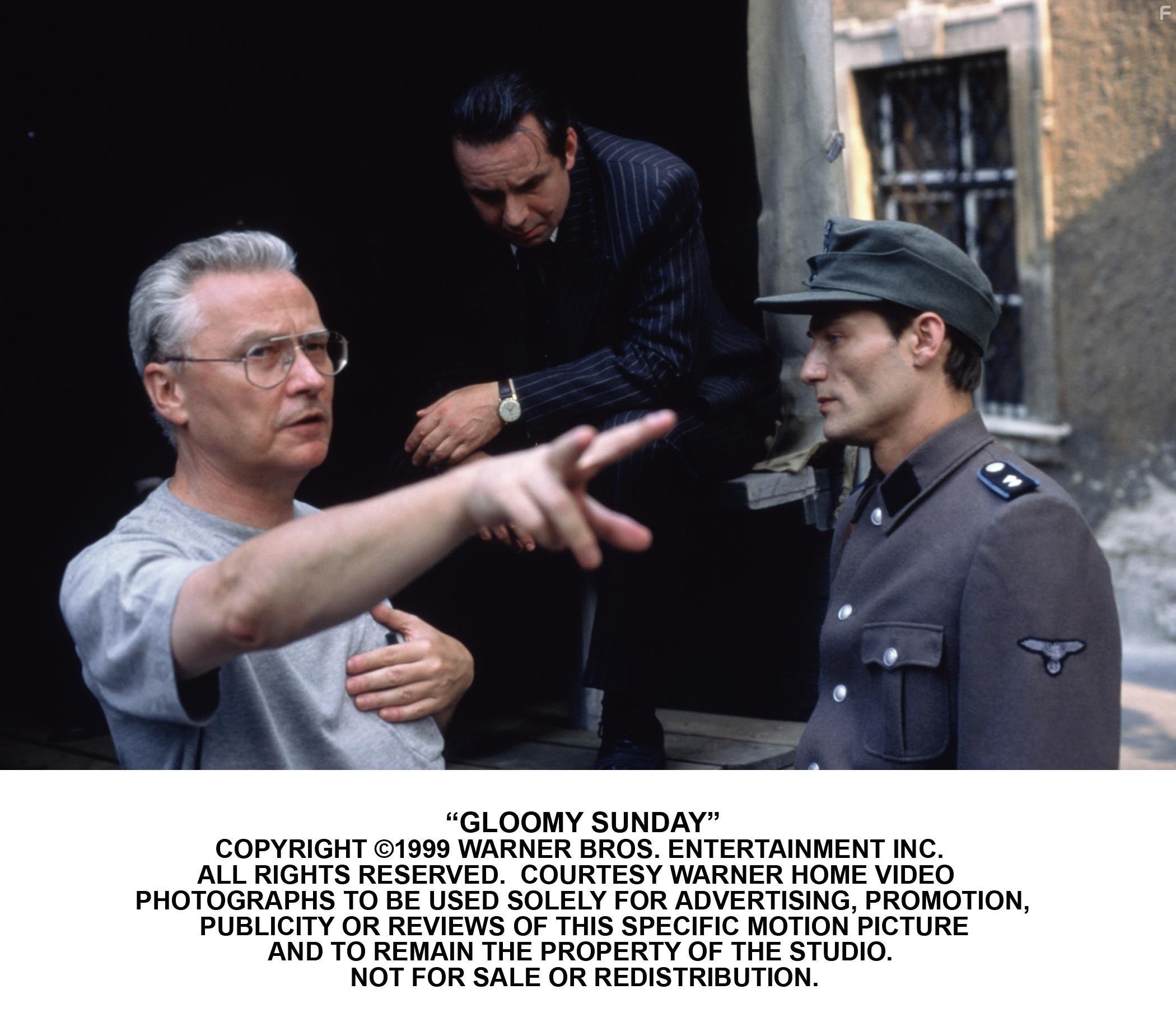 Мрачное воскресенье (1999)