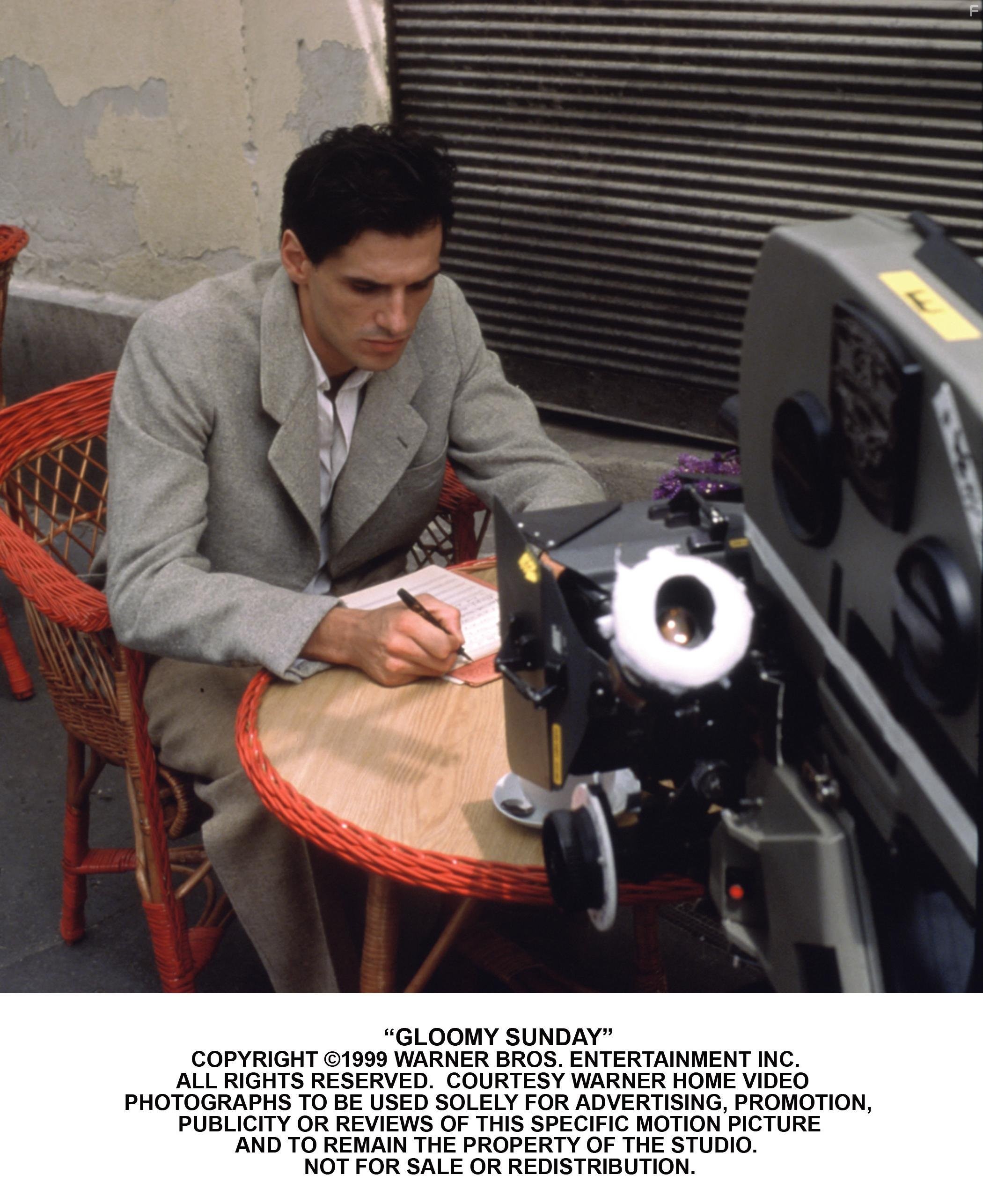 Мрачное воскресенье (1999)