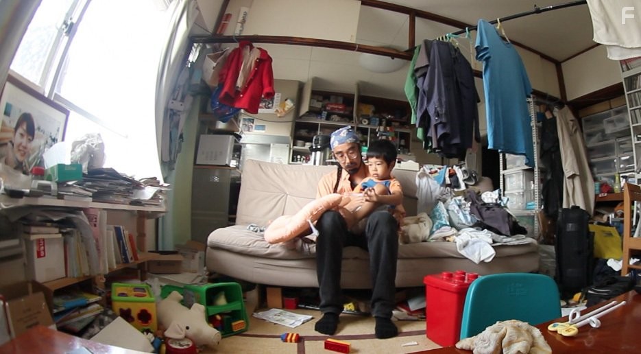 Hiroaki Aikawa in Жизнь за один день (2011)