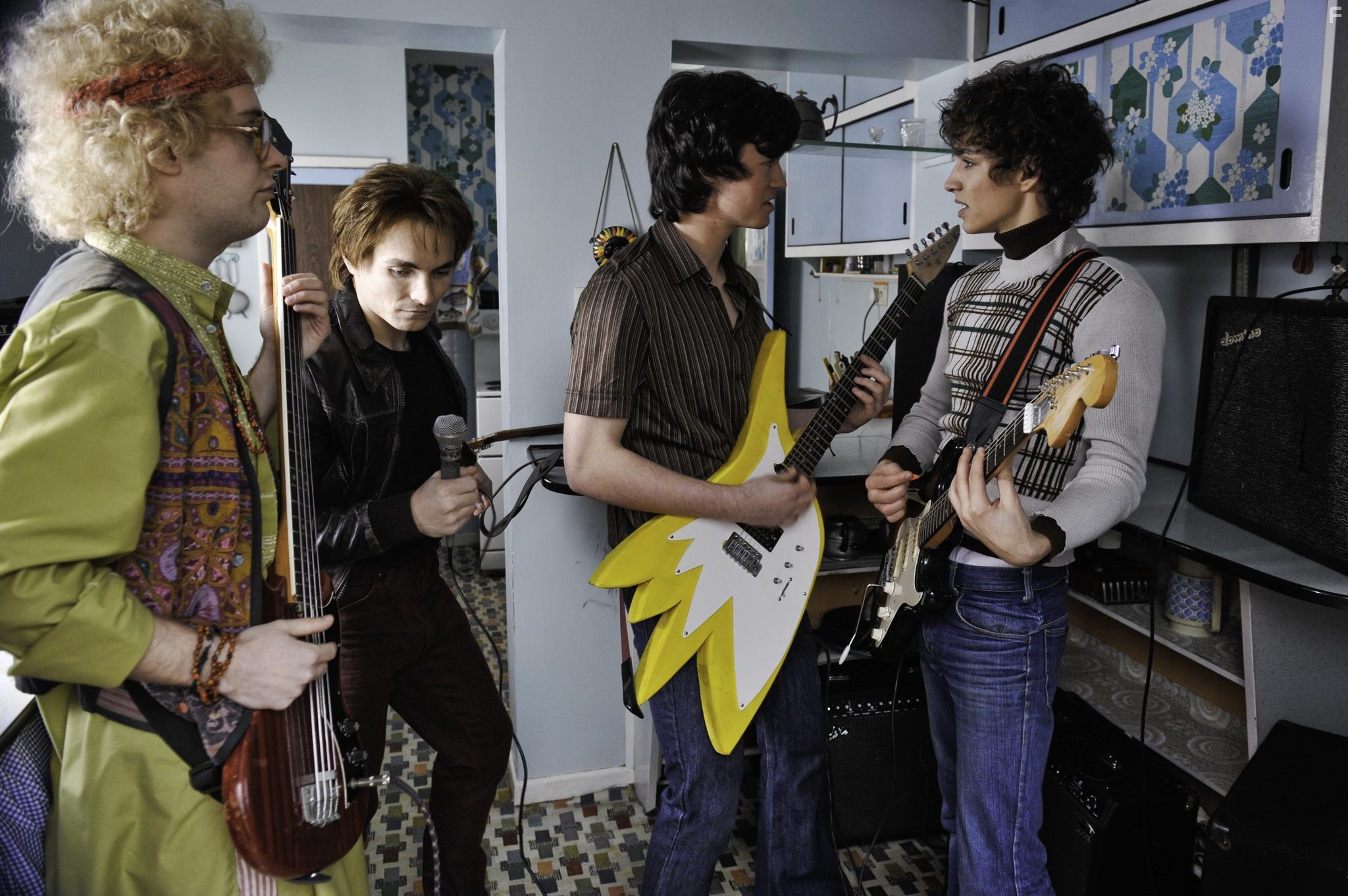 Martin McCann, Robert Sheehan, and Ben Barnes in Убить Боно (2011)