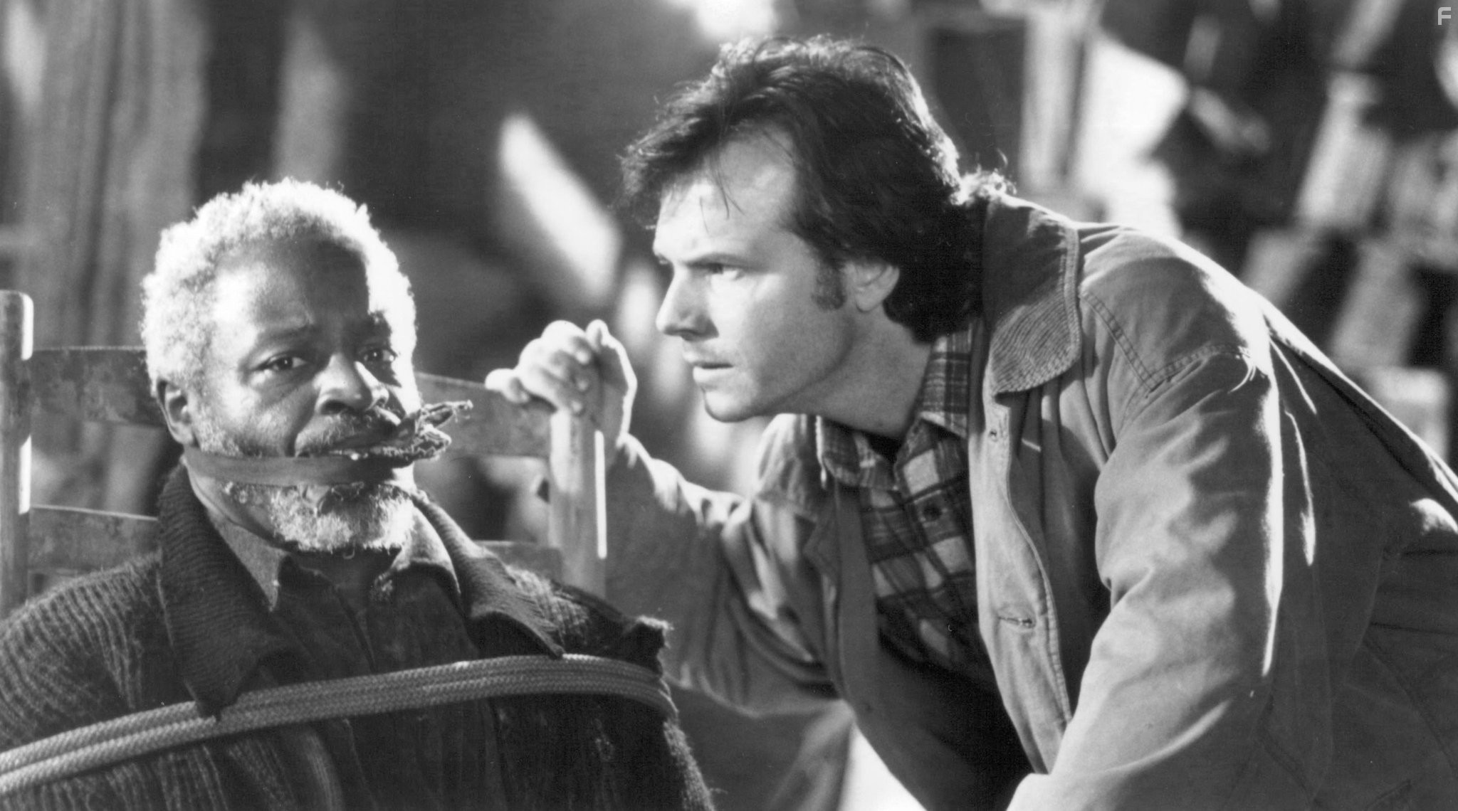 Bill Paxton and Art Evans in Нарушение территории (1992)