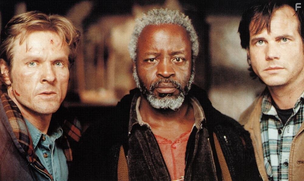 Bill Paxton, William Sadler, and Art Evans in Нарушение территории (1992)