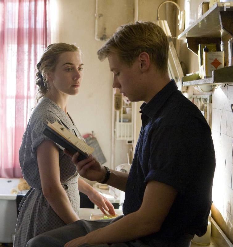 Kate Winslet and David Kross in Чтец (2008)