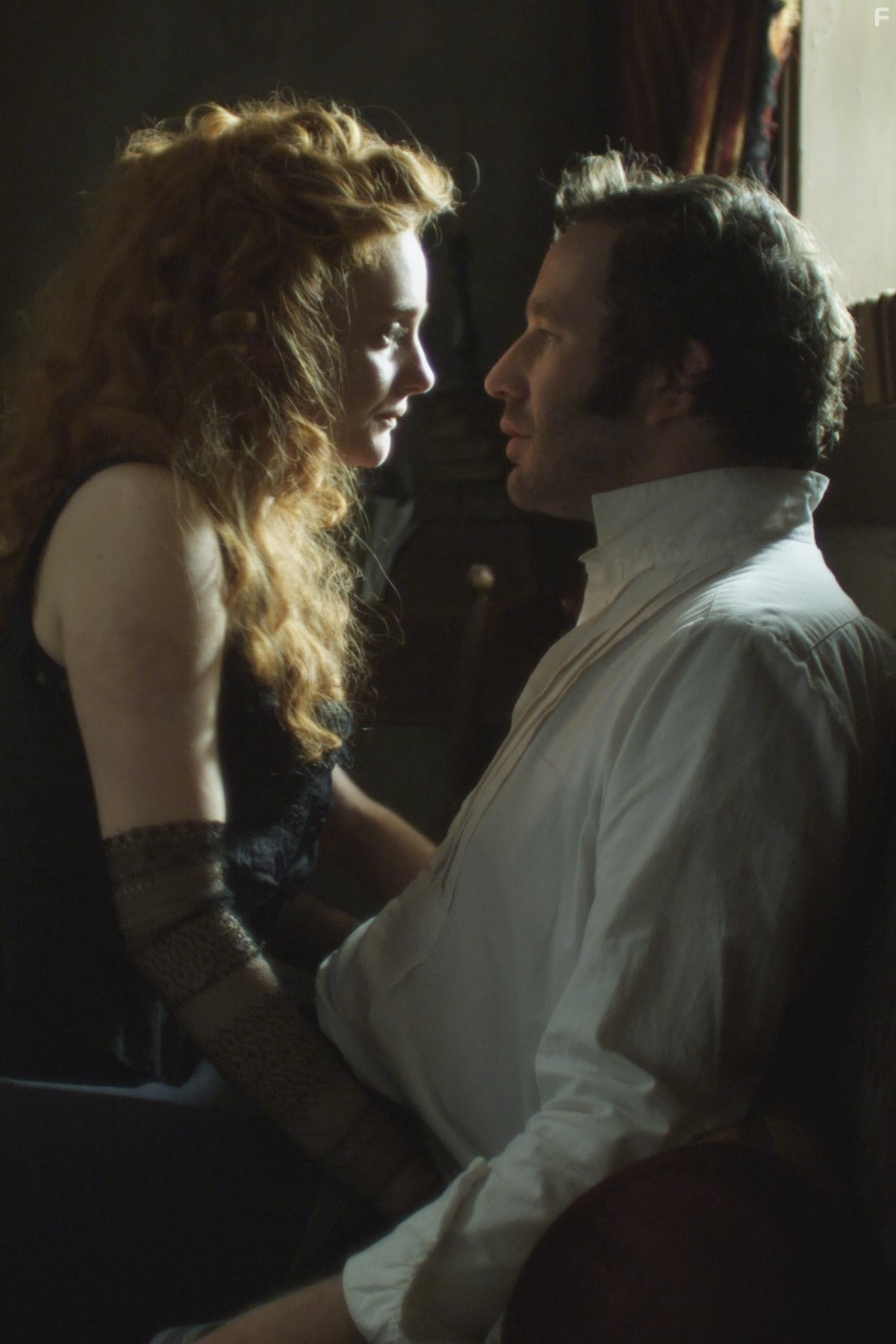 Romola Garai and Chris O'Dowd in Багровый лепесток и белый (2011)