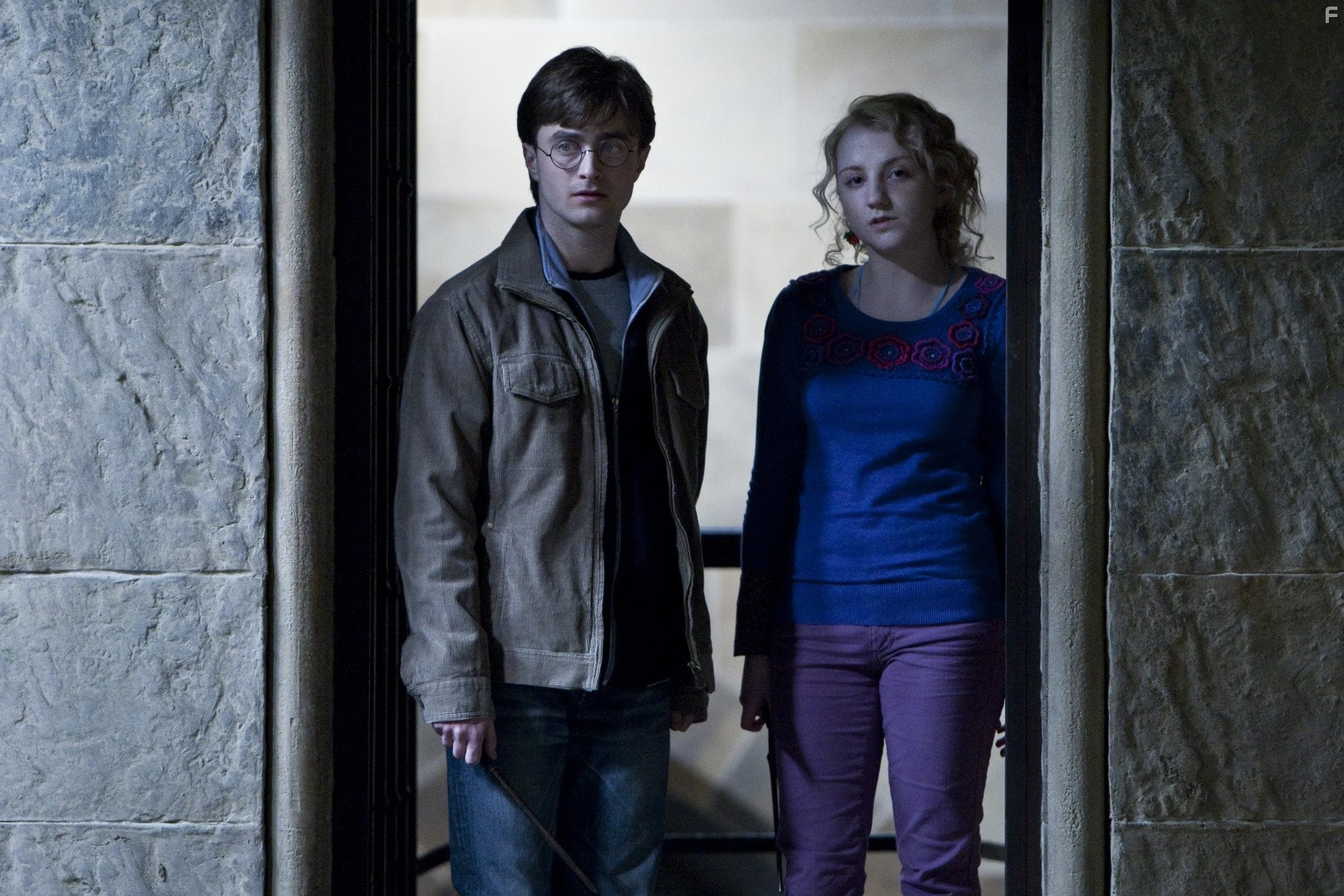 Daniel Radcliffe and Evanna Lynch in Гарри Поттер и Дары смерти: Часть II (2011)