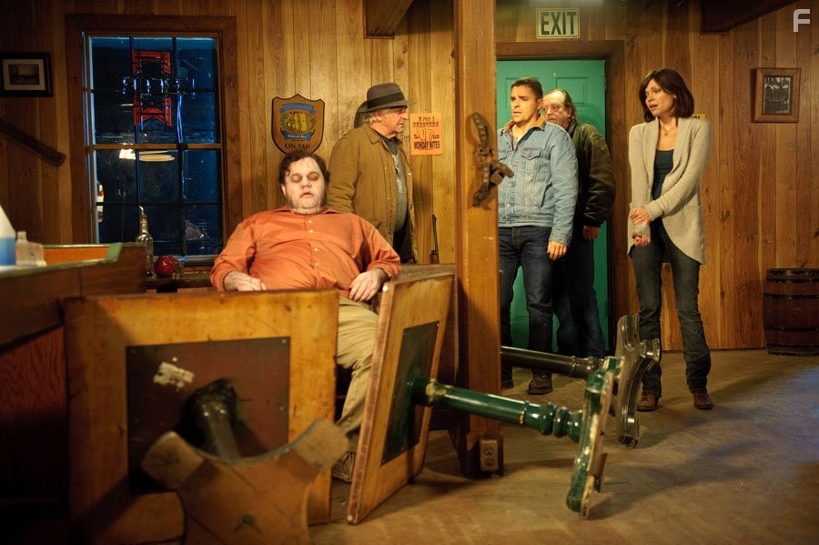 Nicole de Boer, Chris Gauthier, Donnelly Rhodes, Kavan Smith, and Don Thompson in Iron Invader (2011)