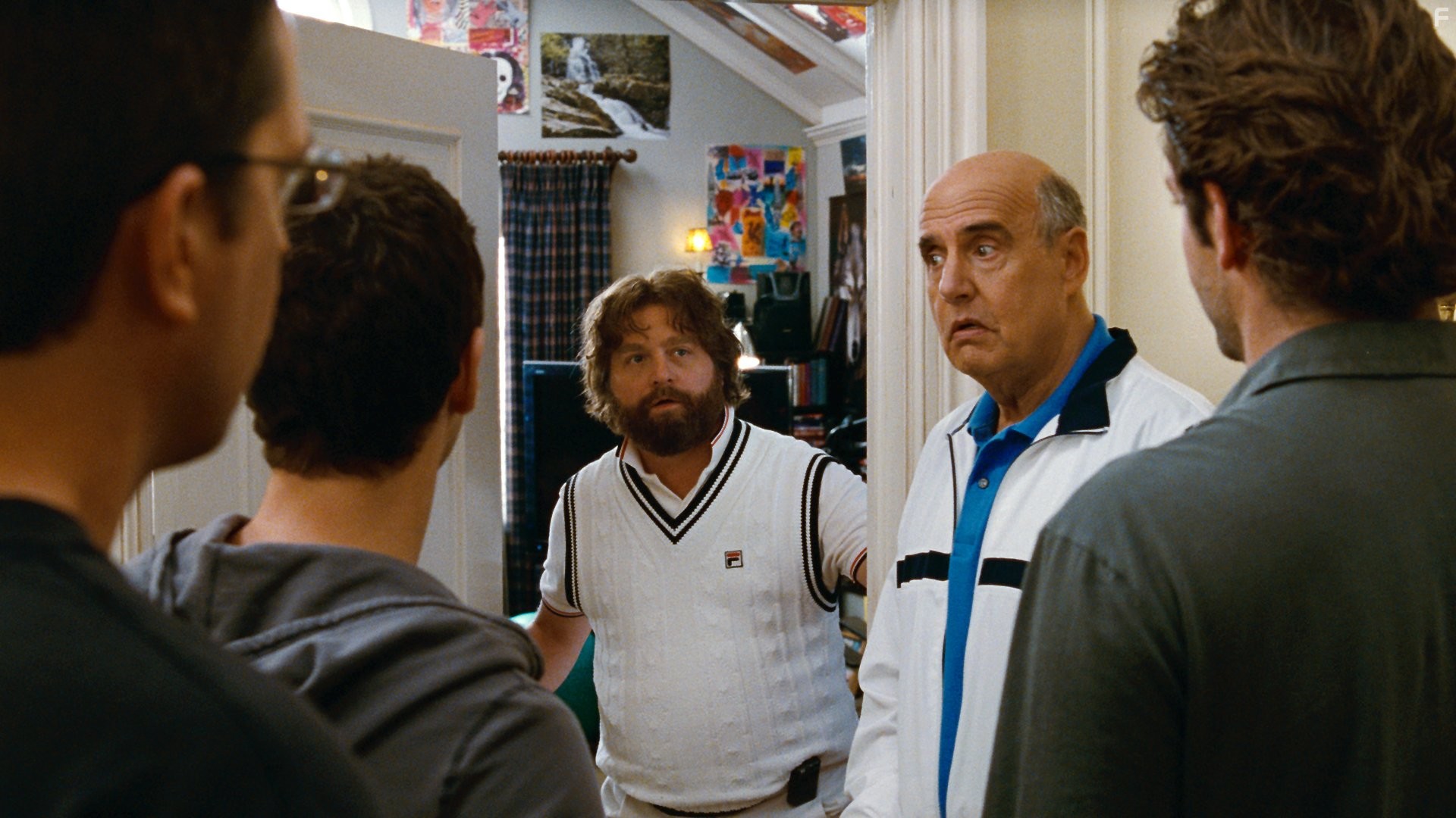 Jeffrey Tambor, Justin Bartha, and Zach Galifianakis in Мальчишник 2: Из Вегаса в Бангкок (2011)