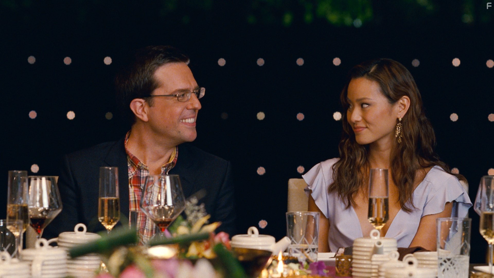Ed Helms and Jamie Chung in Мальчишник 2: Из Вегаса в Бангкок (2011)