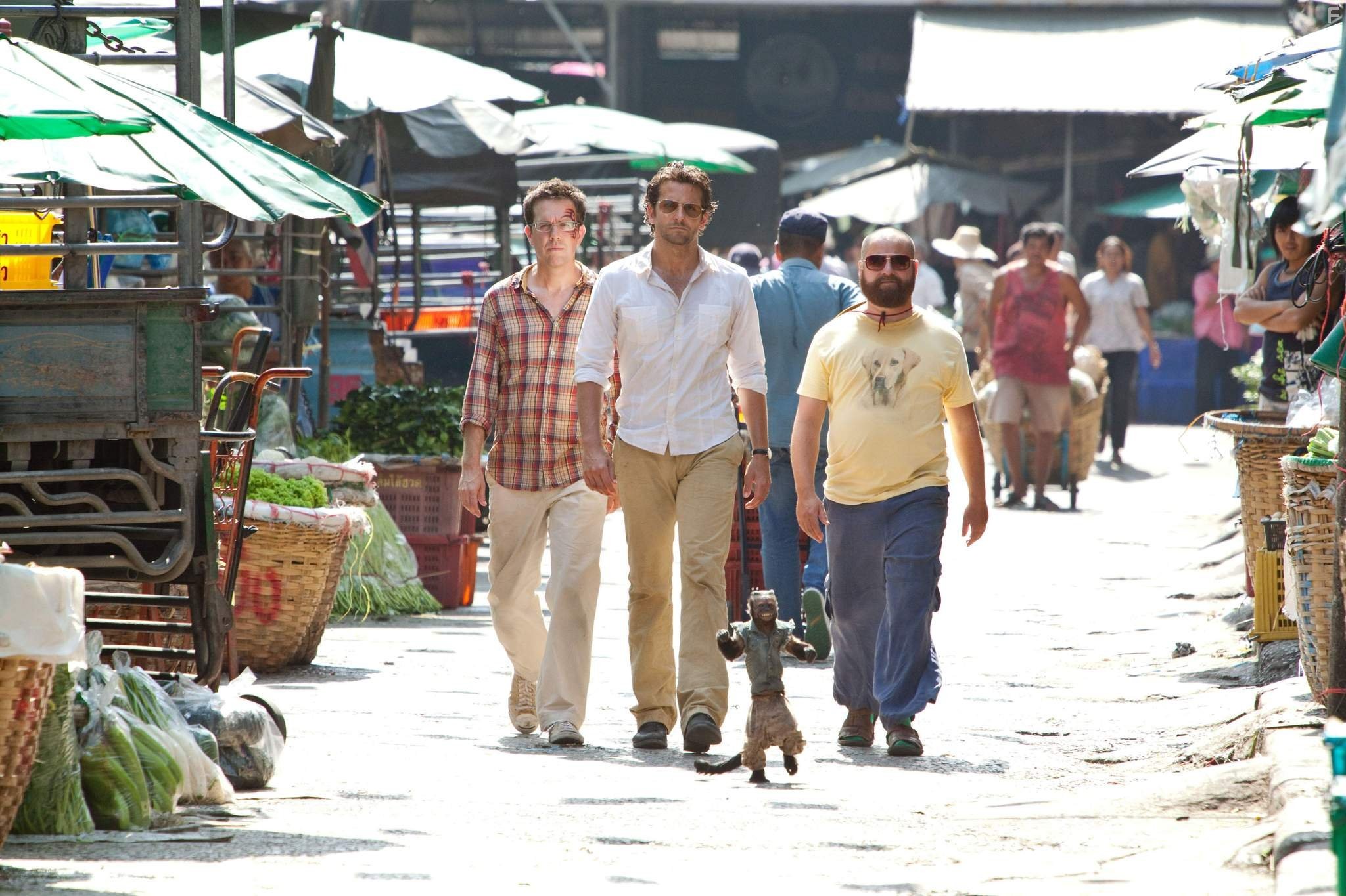 Bradley Cooper, Zach Galifianakis, and Ed Helms in Мальчишник 2: Из Вегаса в Бангкок (2011)