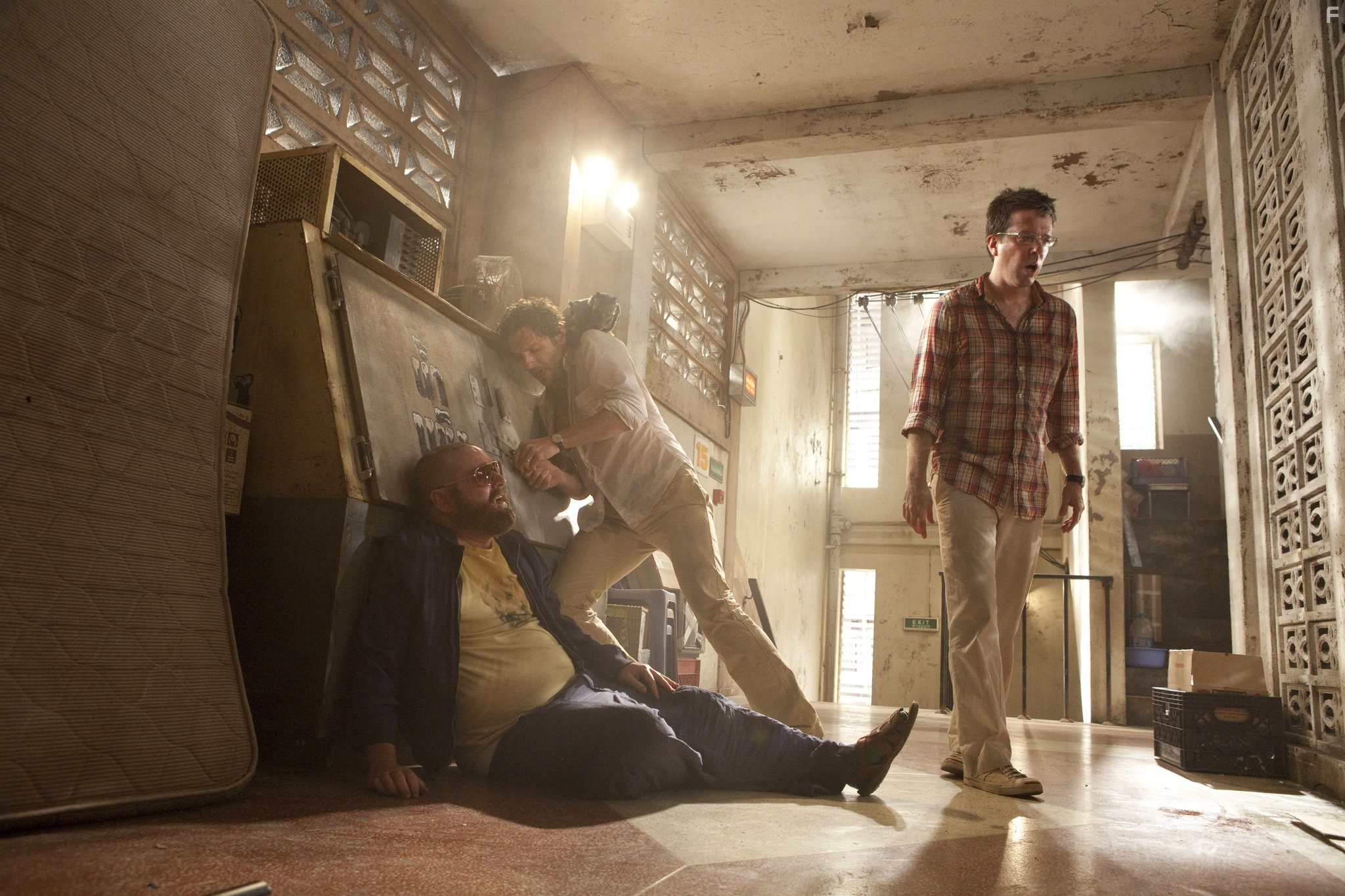 Bradley Cooper, Zach Galifianakis, and Ed Helms in Мальчишник 2: Из Вегаса в Бангкок (2011)