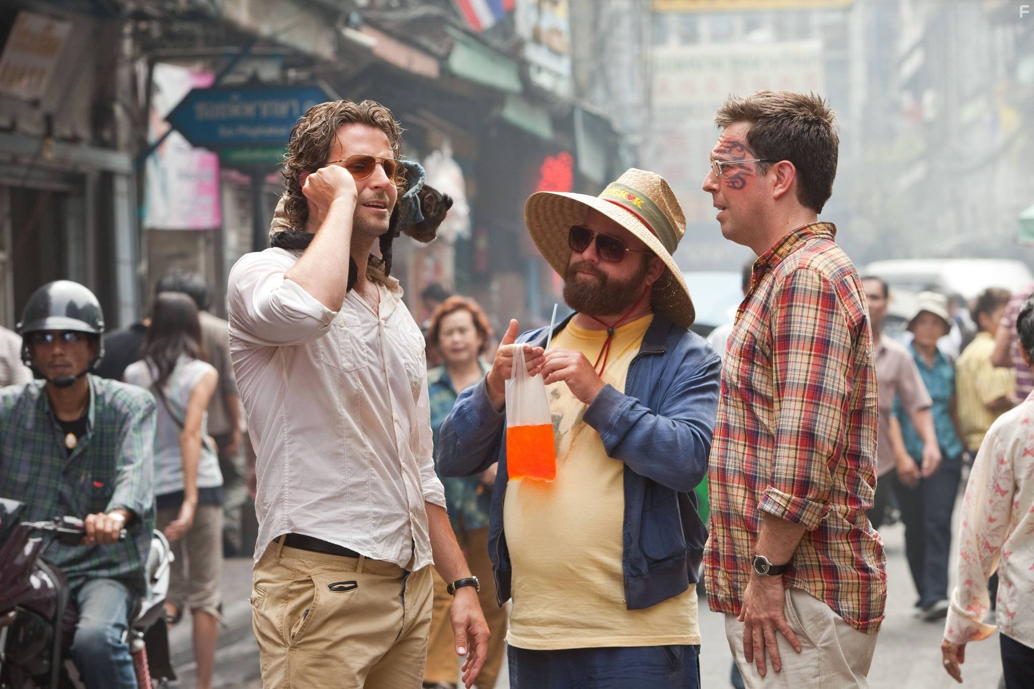 Bradley Cooper, Zach Galifianakis, Ed Helms, and Crystal the Monkey in Мальчишник 2: Из Вегаса в Бангкок (2011)