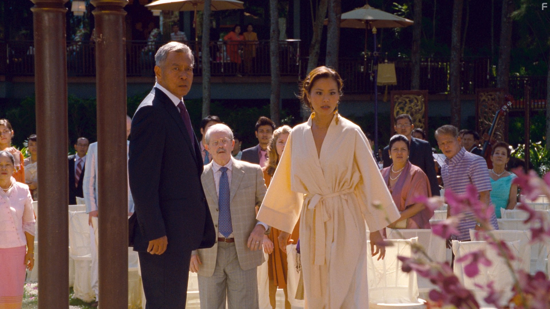 Nirut Sirichanya and Jamie Chung in Мальчишник 2: Из Вегаса в Бангкок (2011)