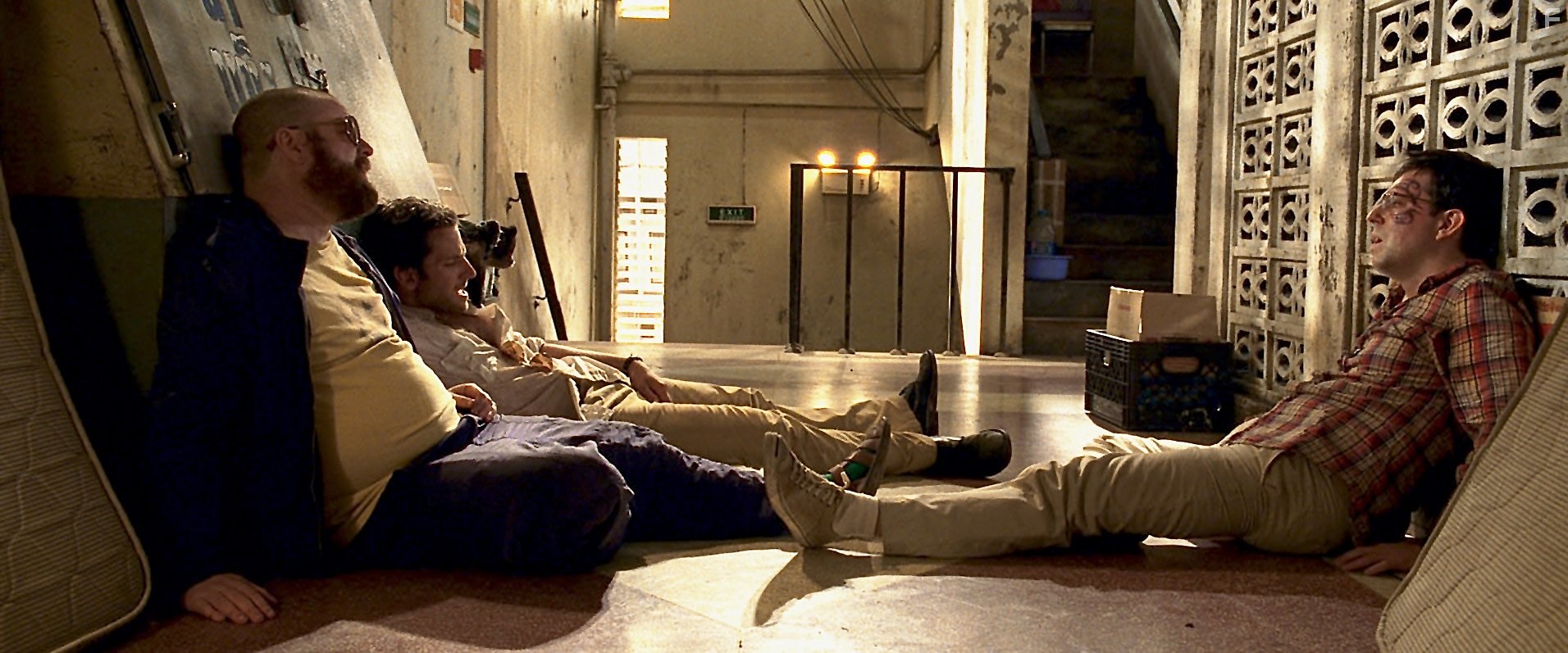 Bradley Cooper, Zach Galifianakis, and Ed Helms in Мальчишник 2: Из Вегаса в Бангкок (2011)