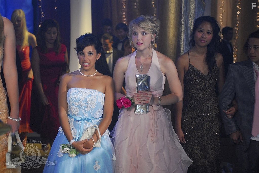 Angela Galuppo and Marie-Marguerite Sabongui in Сквозь объектив (2008)